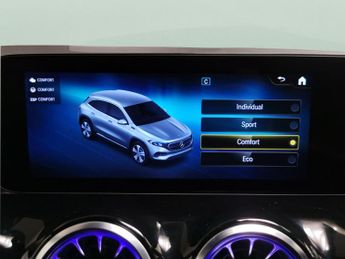 Mercedes-Benz EQA EQA 300 66.5kWh AMG Line 4MATIC (228 ps) - NAV - HEATED LEATHER