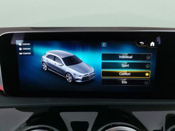 Mercedes-Benz A Class 2.0 A200d AMG Line (Premium Plus) 8G-DCT (150 ps) - REVERSE CAM 