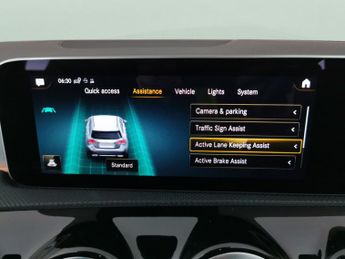 Mercedes-Benz A Class 2.0 A200d AMG Line (Premium Plus) 8G-DCT (150 ps) - REVERSE CAM 