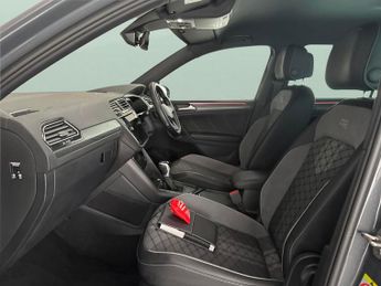 Volkswagen Tiguan 1.4 TSI 13kWh R-Line Plug-in DSG (245 ps) - HEATED SEATS - NAV