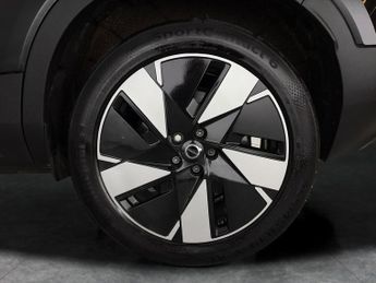 Volvo C40 Twin Recharge 82kWh Core AWD (408 ps) - ADAPT CRUISE - PARK ASSI