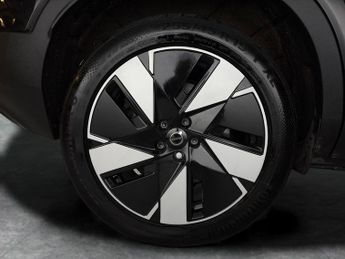 Volvo C40 Twin Recharge 82kWh Core AWD (408 ps) - ADAPT CRUISE - PARK ASSI
