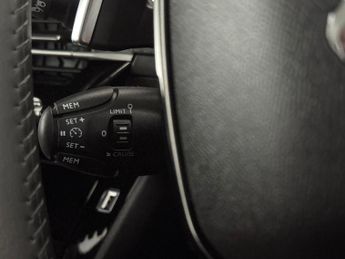 Peugeot 2008 1.2 PureTech Allure Premium + EAT (130 ps) - LED - REVERSE CAM -