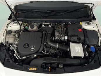 Mercedes-Benz CLA 1.3 CLA250e 15.6kWh AMG Line (Premium) Coupe Plug-in 8G-DCT (218