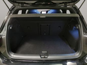 Volkswagen Golf 1.5 eTSI MHEV R-Line DSG (150 ps) - HEATED STEERING - BLUETOOTH