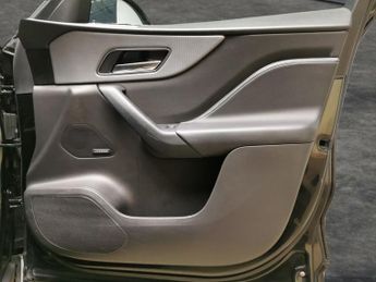 Jaguar F-PACE 3.0 D300 V6 S AWD (300 ps) - MERIDIAN AUDIO - NAV - HEATED SEATS