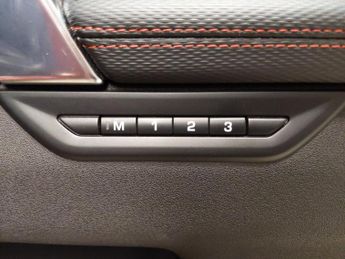 Land Rover Discovery Sport 1.5 P300e 12.2kWh R-Dynamic SE Plug-in 4WD (309 ps) - CARPLAY
