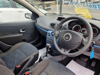 RENAULT CLIO 1.6 AUTOMATIC EXPRESSION 16V 5d 111 BHP