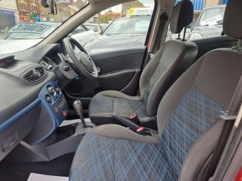 RENAULT CLIO 1.6 AUTOMATIC EXPRESSION 16V 5d 111 BHP