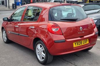 RENAULT CLIO 1.6 AUTOMATIC EXPRESSION 16V 5d 111 BHP