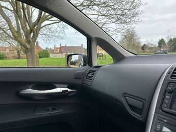 TOYOTA AURIS 1.8 T4 5d AUTOMATIC 99 BHP