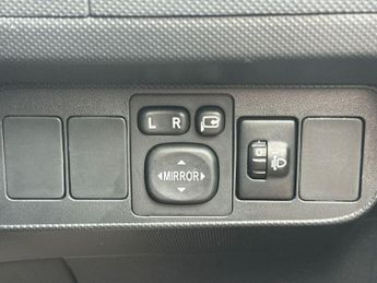 TOYOTA AURIS 1.8 T4 5d AUTOMATIC 99 BHP