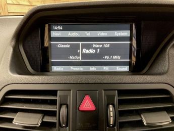 MERCEDES-BENZ E-CLASS 1.8 E200 CGI BLUEEFFICIENCY SE 2d 184 BHP