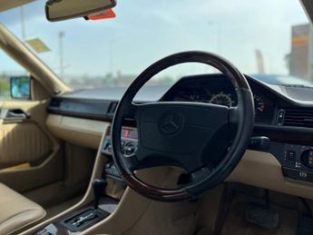 MERCEDES-BENZ E-CLASS 2.2 E220 2d AUTO 150 BHP