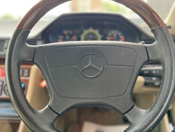 MERCEDES-BENZ E-CLASS 2.2 E220 2d AUTO 150 BHP