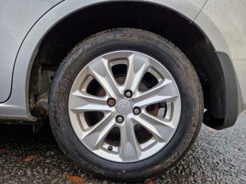 HONDA JAZZ 1.3 I-VTEC ES 5d 98 BHP