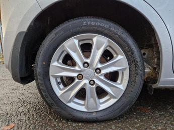 HONDA JAZZ 1.3 I-VTEC ES 5d 98 BHP