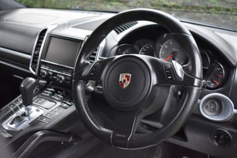 PORSCHE CAYENNE 3.0 S HYBRID TIPTRONIC S 5d 333 BHP