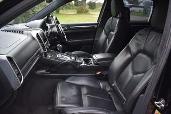 PORSCHE CAYENNE 3.0h V6 S SUV 5dr Petrol Hybrid TiptronicS 4WD Euro 5 (s/s) (380