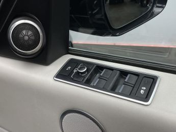 LAND ROVER RANGE ROVER 3.0 TDV6 VOGUE SE 5d 255 BHP
