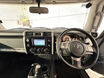 TOYOTA FJ CRUISER 4.0 4WD 5d full leather and CarPlay!!!!