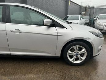 FORD FOCUS 1.6L ZETEC 5d AUTO 124 BHP