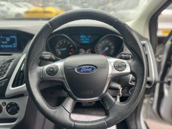 FORD FOCUS 1.6L ZETEC 5d AUTO 124 BHP