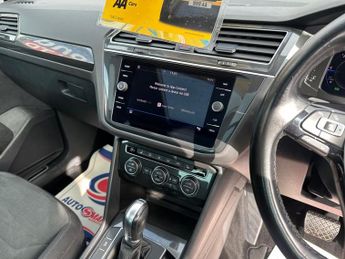 VOLKSWAGEN TIGUAN 2.0 SEL TDI DSG 5d 148 BHP