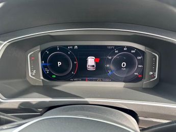 VOLKSWAGEN TIGUAN 2.0 SEL TDI DSG 5d 148 BHP