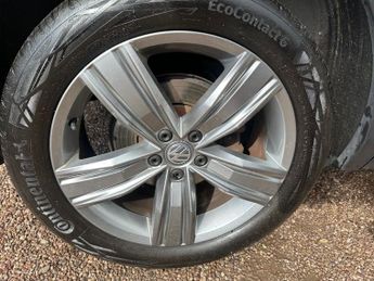 VOLKSWAGEN TIGUAN 2.0 SEL TDI DSG 5d 148 BHP