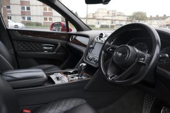 BENTLEY BENTAYGA 4.0 V8 Diesel 5d 430 BHP 7 SEATS PAN ROOF 22" ALLOYS MULLINER SP