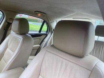 JAGUAR XJ 2.7 EXECUTIVE V6 4d 204 BHP