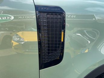 LAND ROVER DEFENDER 3.0 75TH LIMITED EDITION 3d 296 BHP