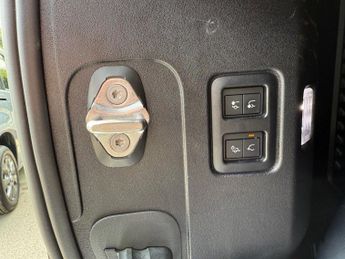 LAND ROVER DEFENDER 3.0 75TH LIMITED EDITION 3d 296 BHP