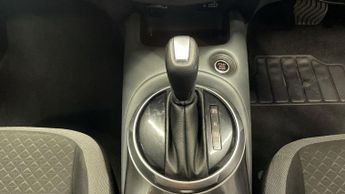 NISSAN JUKE 1.0 DIG-T N-CONNECTA DCT 5d AUTO 113 BHP