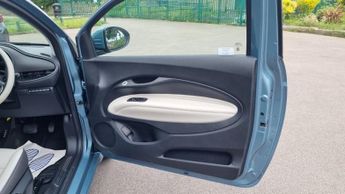 FIAT 500E 0L LA PRIMA 3d AUTO 117 BHP