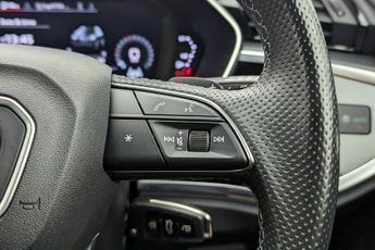 AUDI Q3 1.5 TFSI S LINE BLACK EDITION MHEV 5d 148 BHP