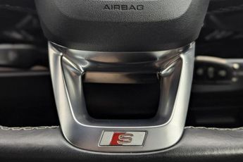 AUDI Q3 1.5 TFSI S LINE BLACK EDITION MHEV 5d 148 BHP