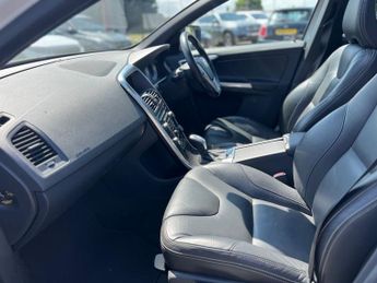VOLVO XC60 2.4 D5 R-DESIGN NAV AWD 5d 212 BHP