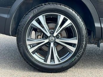 NISSAN QASHQAI 1.3 DIG-T N-CONNECTA DCT 5d 158 BHP