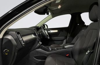 VOLVO XC40 2.0 D3 Momentum SUV 5dr Diesel Auto Euro 6 (s/s) (150 ps)