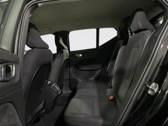 VOLVO XC40 2.0 D3 MOMENTUM 5d 148 BHP