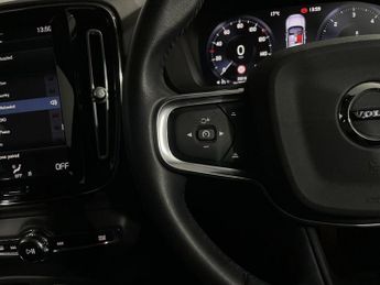 VOLVO XC40 2.0 D3 Momentum SUV 5dr Diesel Auto Euro 6 (s/s) (150 ps)