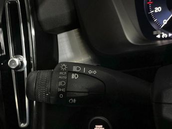 VOLVO XC40 2.0 D3 Momentum SUV 5dr Diesel Auto Euro 6 (s/s) (150 ps)