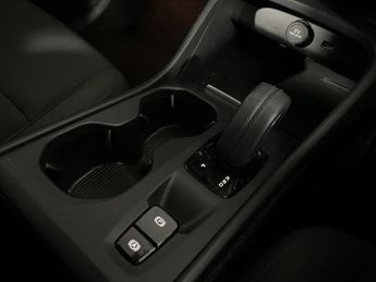 VOLVO XC40 2.0 D3 Momentum SUV 5dr Diesel Auto Euro 6 (s/s) (150 ps)