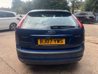 FORD FOCUS 1.6L ZETEC CLIMATE 16V 5d AUTO 101 BHP