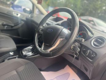 FORD FOCUS 1.6L ZETEC CLIMATE 16V 5d AUTO 101 BHP