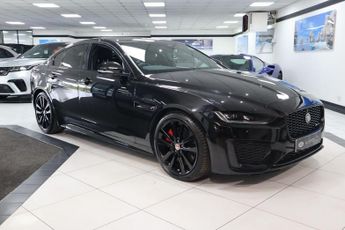 Jaguar XE 2.0 R-DYNAMIC BLACK MHEV 4d AUTO 204 BHP