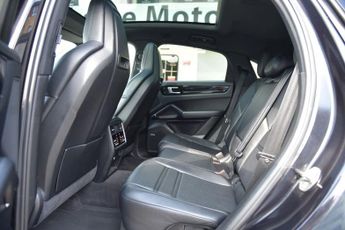PORSCHE CAYENNE 3.0 V6 5d 456 BHP