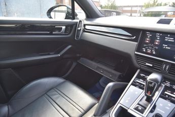 PORSCHE CAYENNE 3.0 V6 5d 456 BHP